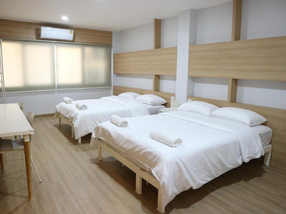 Boon Street Hostel Bangkok Exterior photo