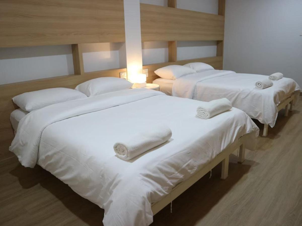 Boon Street Hostel Bangkok Exterior photo