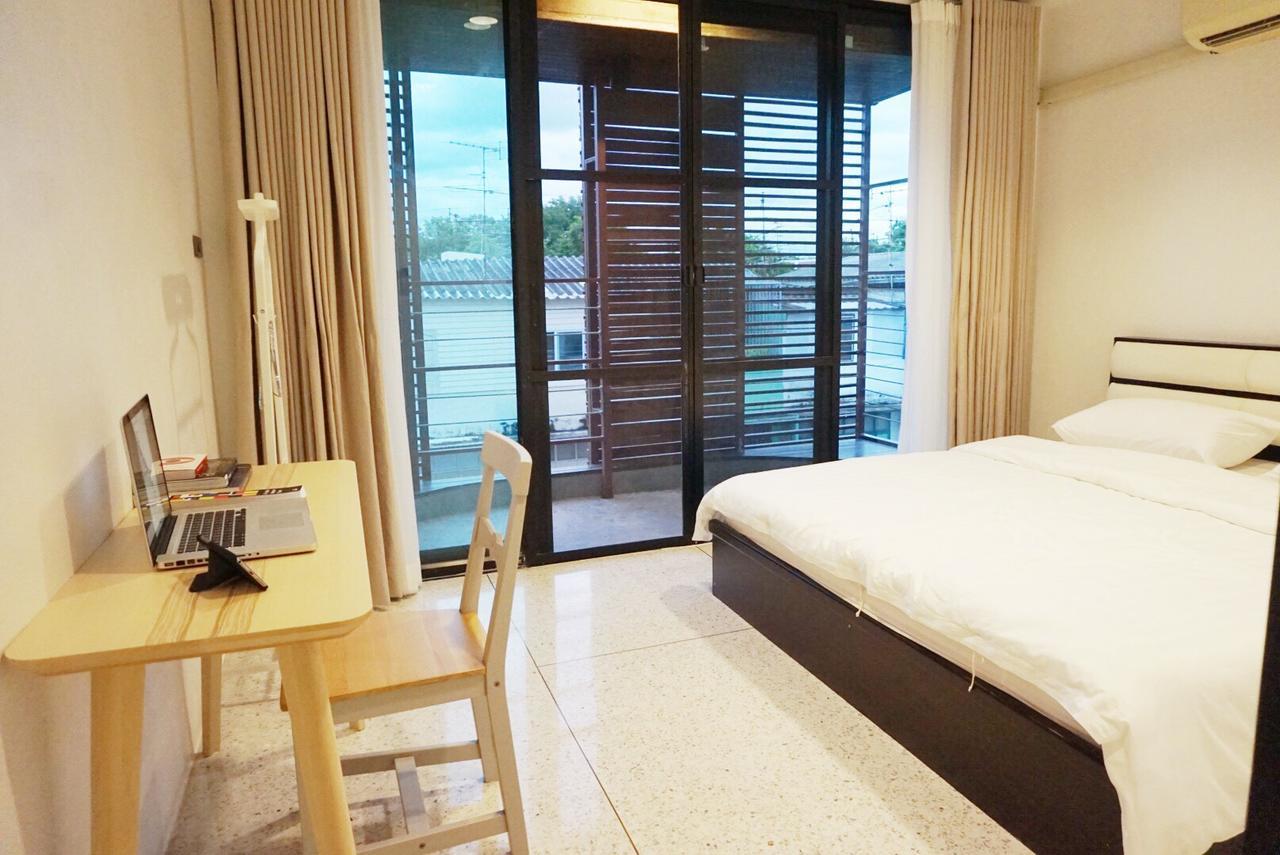 Boon Street Hostel Bangkok Exterior photo