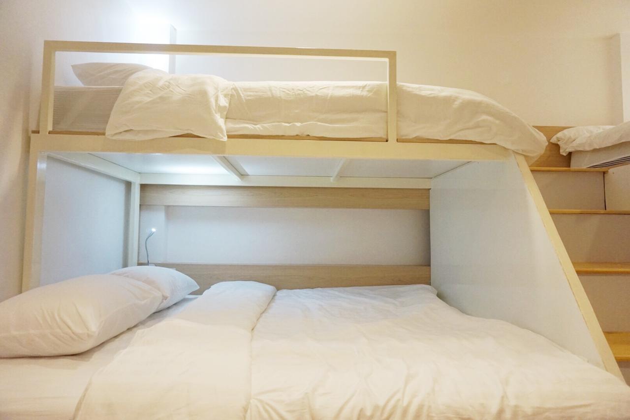 Boon Street Hostel Bangkok Exterior photo