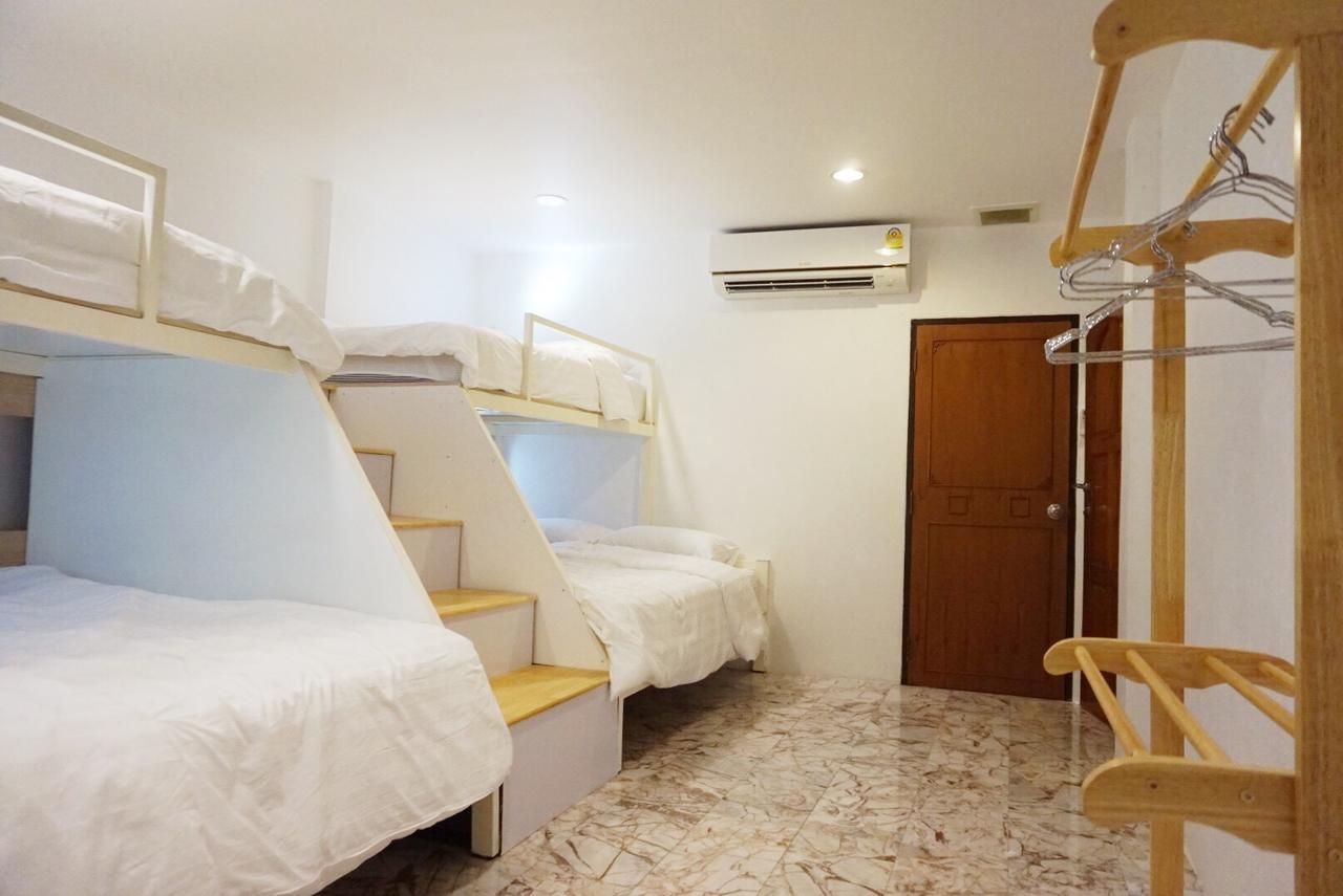 Boon Street Hostel Bangkok Exterior photo