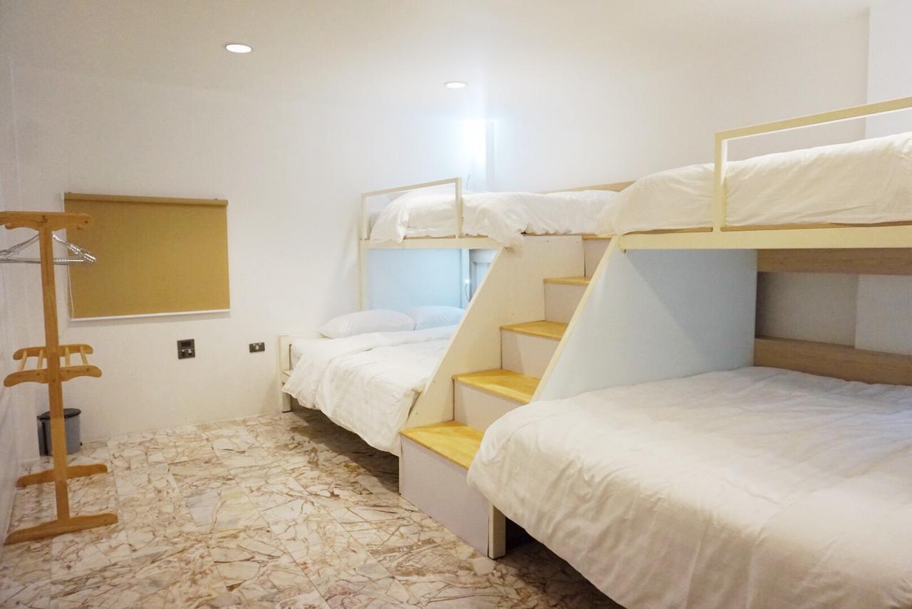 Boon Street Hostel Bangkok Exterior photo