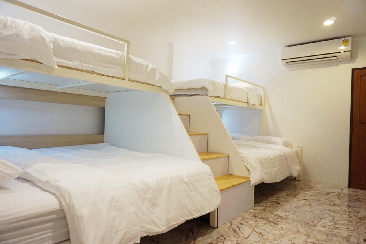 Boon Street Hostel Bangkok Exterior photo